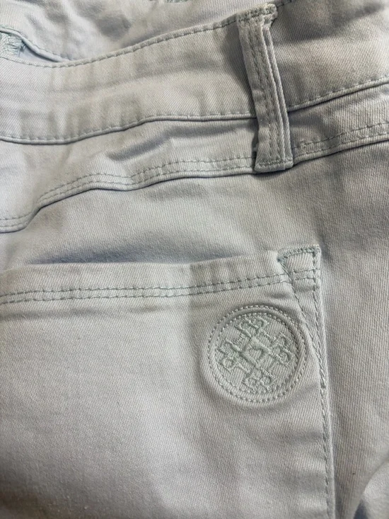 Laurie Felt Wave Capri Denim 5-Pocket Capri with Ankle Zipper - Motion Stretch - Picture 4 of 12